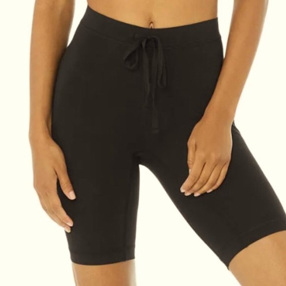Alo Yoga Warrior Compression Short - Picture 1 of 3